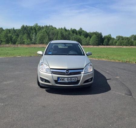 Opel Astra cena 10900 przebieg: 252400, rok produkcji 2009 z Wołomin małe 137